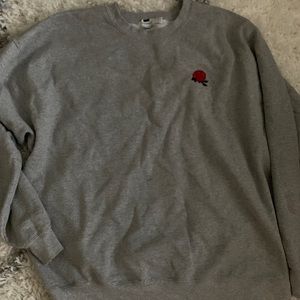 Grey oversized hoodie with rose embedded